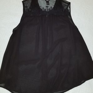 EUC Torrid Black embroidered sleeveless Sz 1